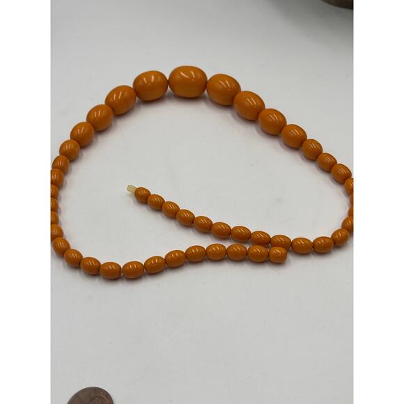 Antique Graduated Butterscotch Egg Yolk Bakelite Plastic Screw Clasp Necklace - Picture 7 of 10